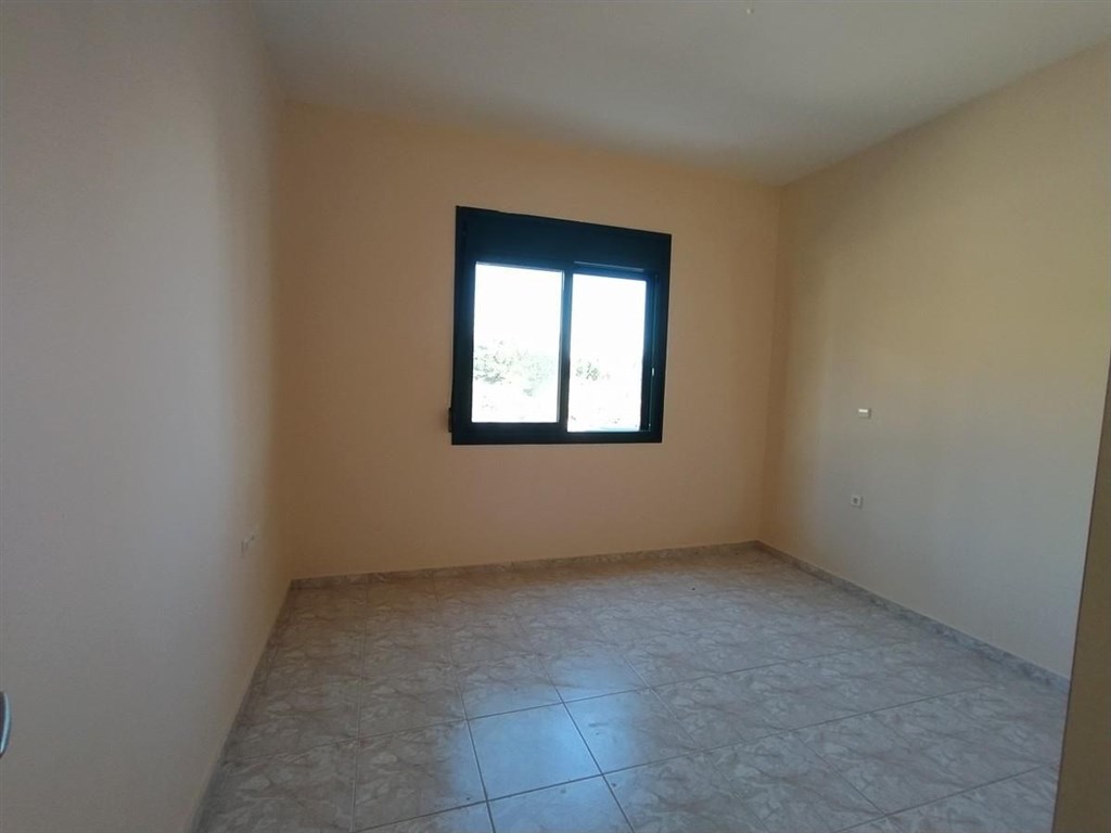 na-prodej-dum-se-zahradou-a-vyhledem-na-more-kreta-recko