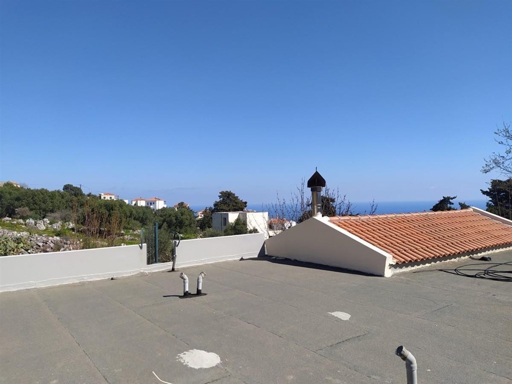 na-prodej-dum-se-zahradou-a-vyhledem-na-more-kreta-recko