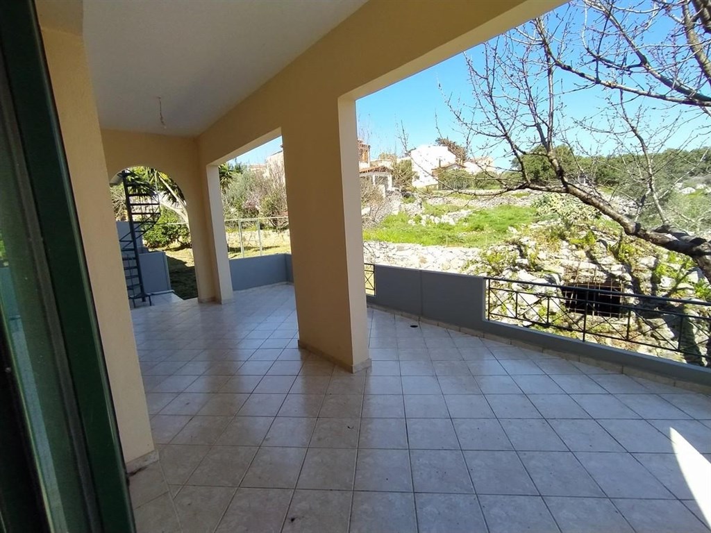 na-prodej-dum-se-zahradou-a-vyhledem-na-more-kreta-recko