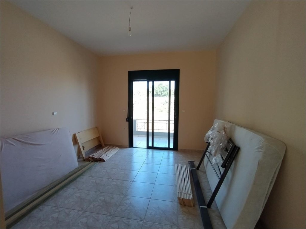 na-prodej-dum-se-zahradou-a-vyhledem-na-more-kreta-recko