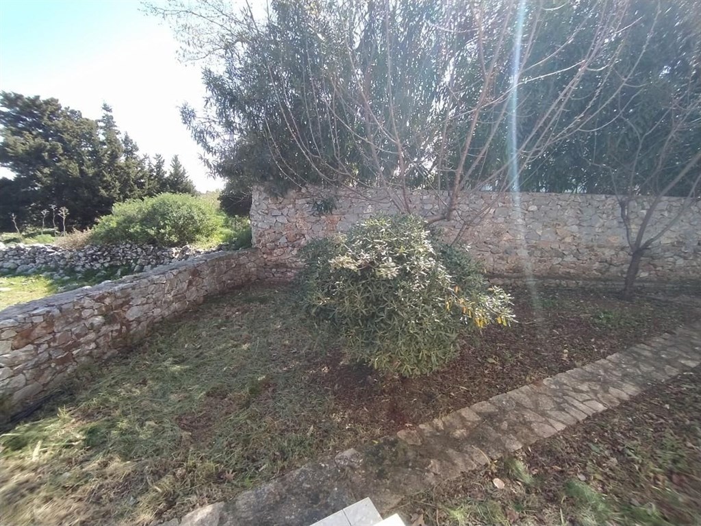 na-prodej-dum-se-zahradou-a-vyhledem-na-more-kreta-recko