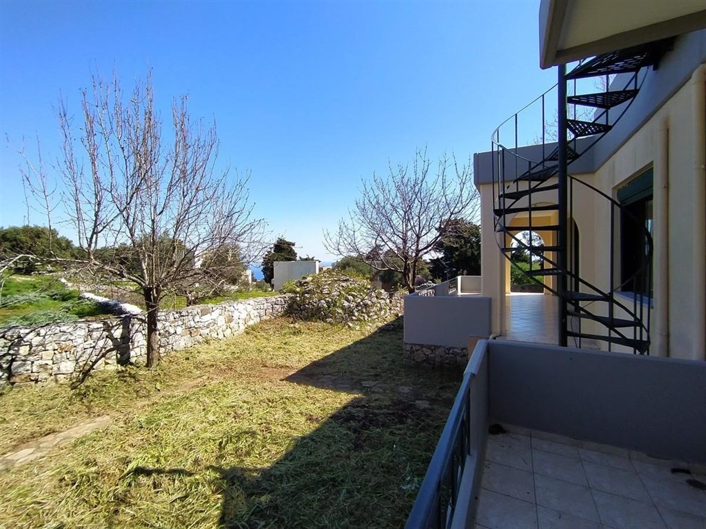 na-prodej-dum-se-zahradou-a-vyhledem-na-more-kreta-recko