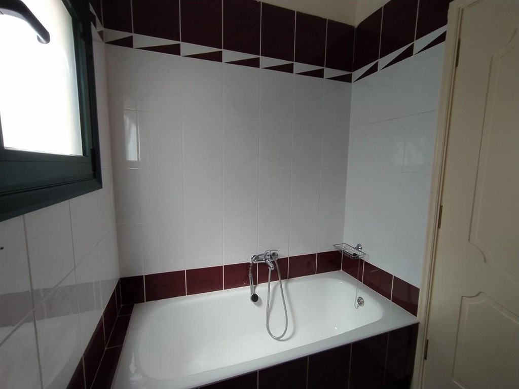 na-prodej-dum-se-zahradou-a-vyhledem-na-more-kreta-recko