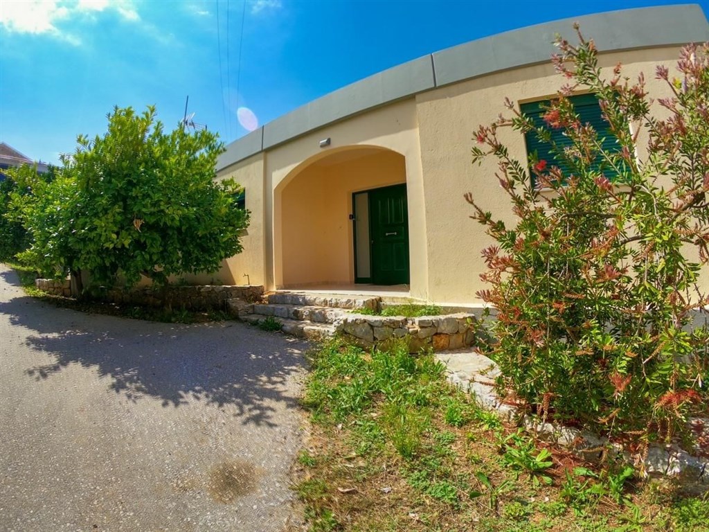 na-prodej-vybaveny-dum-s-bazenem-v-malem-komplexu-kreta-recko