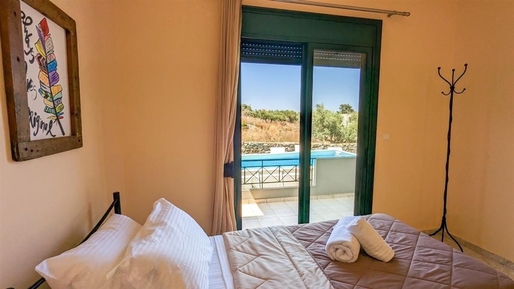 na-prodej-vybaveny-dum-s-bazenem-v-malem-komplexu-kreta-recko