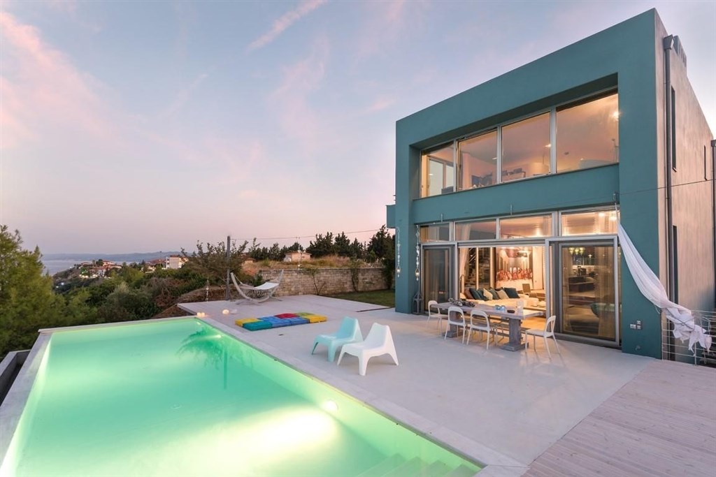 na-prodej-nadherna-luxusni-vila-kousek-od-more-chalkidiki-recko