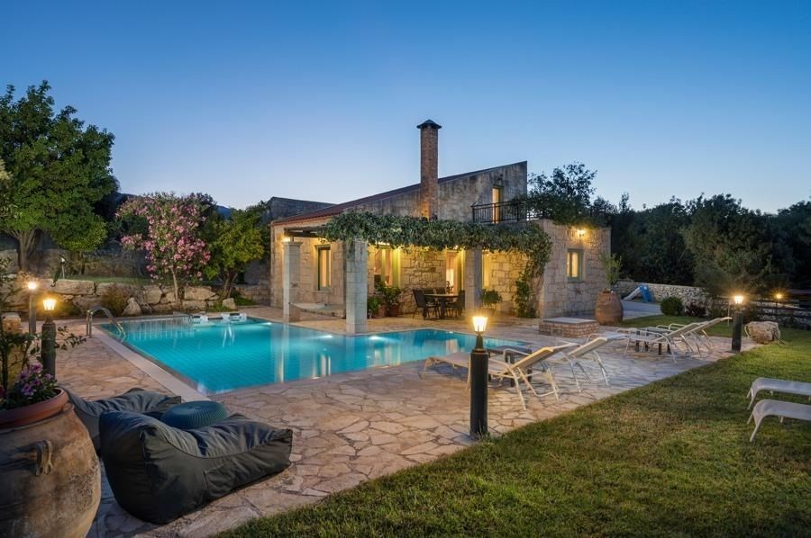 na-prodej-nadherna-kamenna-vila-v-tradicnim-stylu-kreta-recko