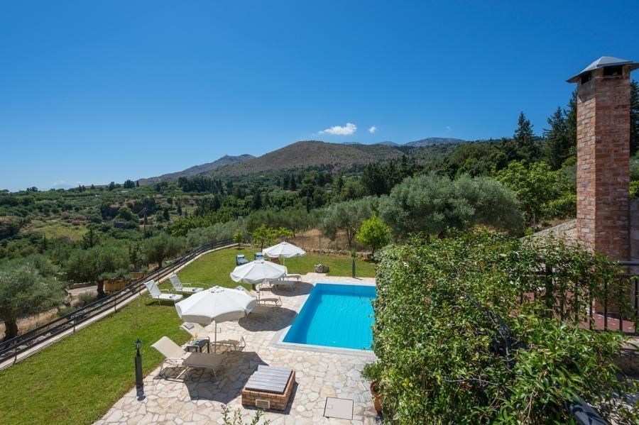 na-prodej-nadherna-kamenna-vila-v-tradicnim-stylu-kreta-recko