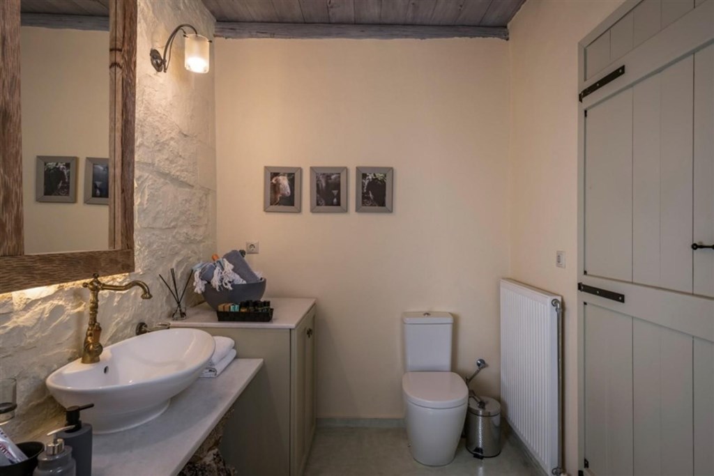 na-prodej-nadherna-kamenna-vila-v-tradicnim-stylu-kreta-recko