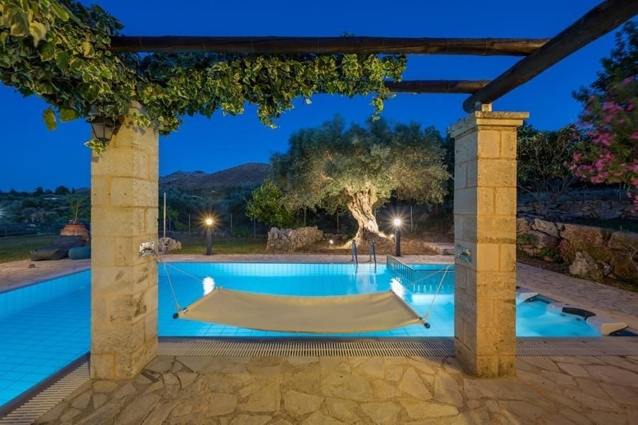 na-prodej-nadherna-kamenna-vila-v-tradicnim-stylu-kreta-recko