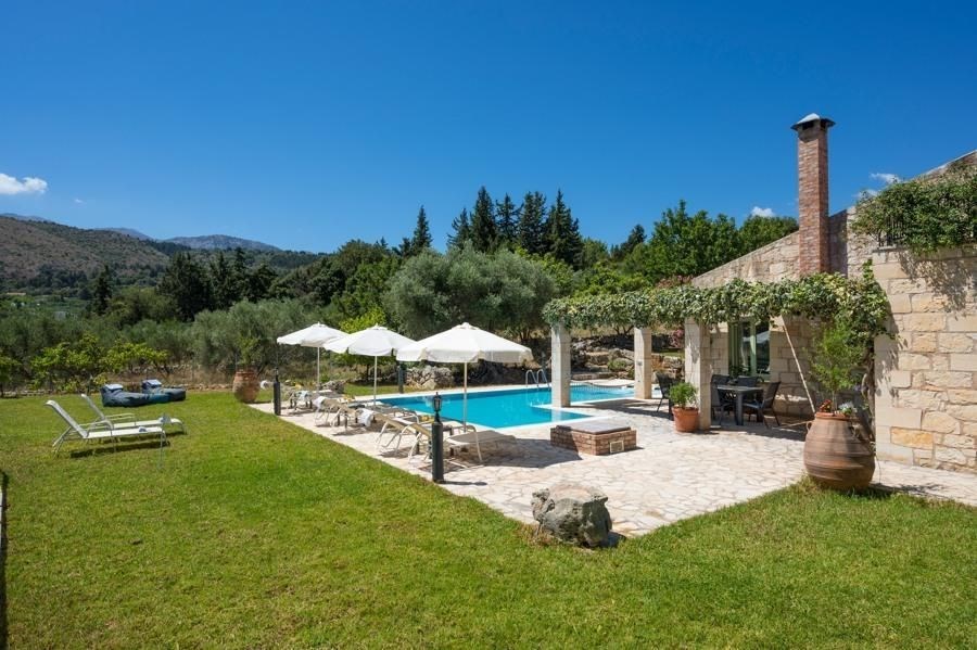 na-prodej-nadherna-kamenna-vila-v-tradicnim-stylu-kreta-recko