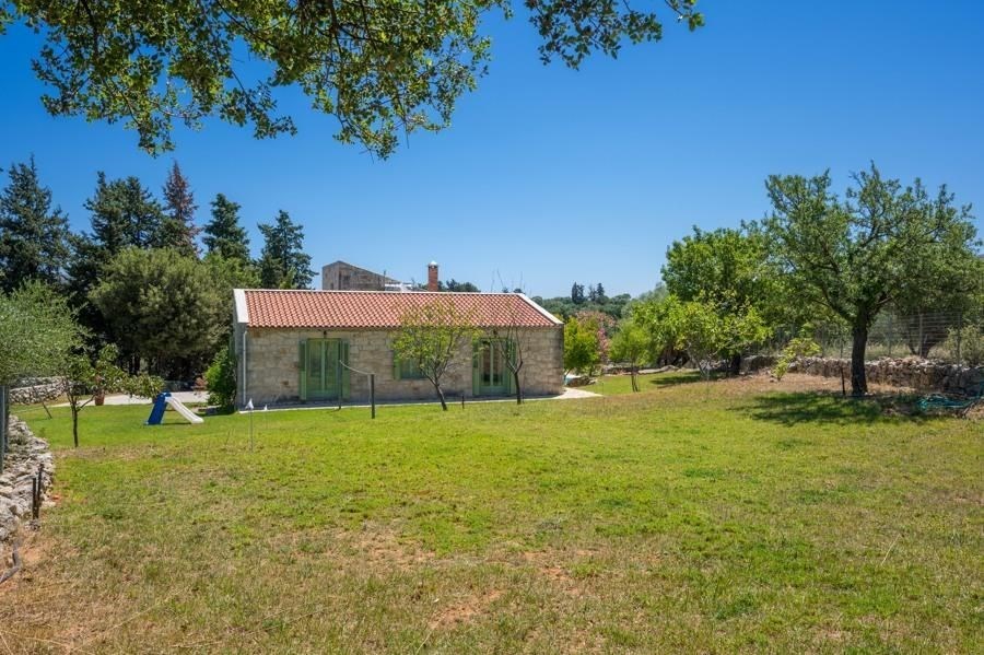 na-prodej-nadherna-kamenna-vila-v-tradicnim-stylu-kreta-recko