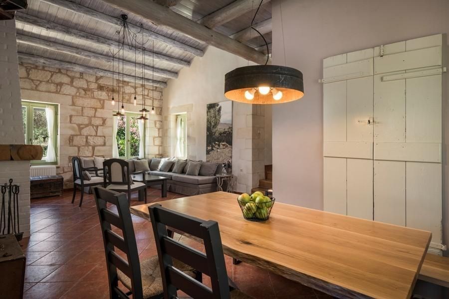 na-prodej-nadherna-kamenna-vila-v-tradicnim-stylu-kreta-recko