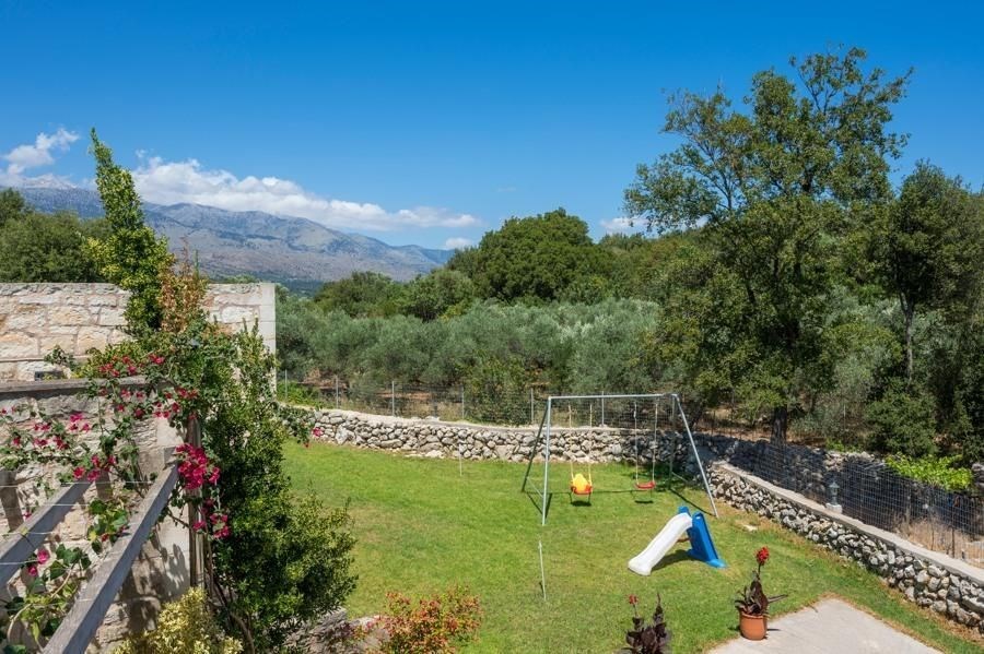 na-prodej-nadherna-kamenna-vila-v-tradicnim-stylu-kreta-recko