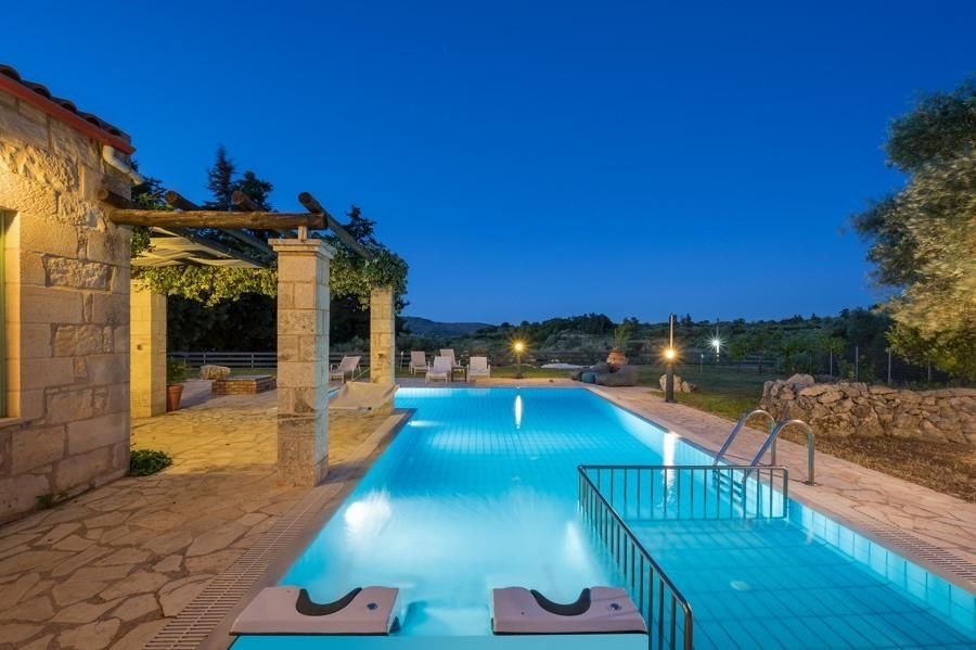 na-prodej-nadherna-kamenna-vila-v-tradicnim-stylu-kreta-recko