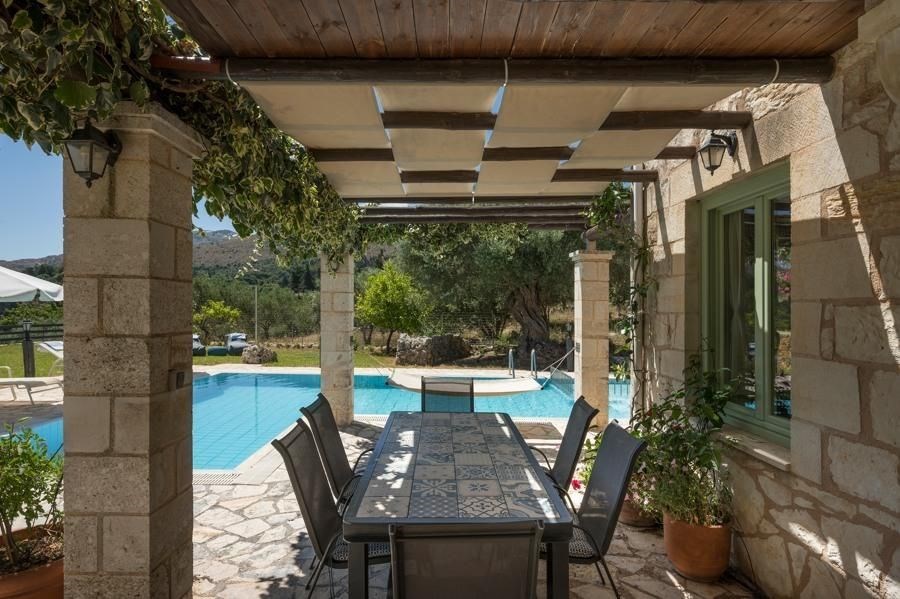 na-prodej-nadherna-kamenna-vila-v-tradicnim-stylu-kreta-recko
