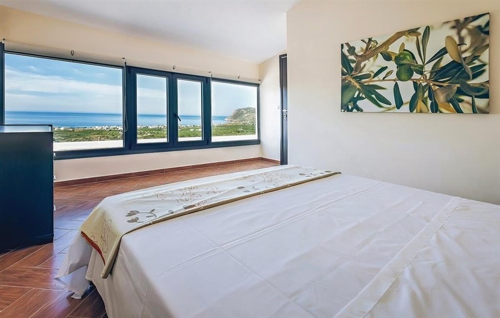 na-prodej-luxusni-vila-s-bazenem-a-vyhledem-na-more-kreta-recko