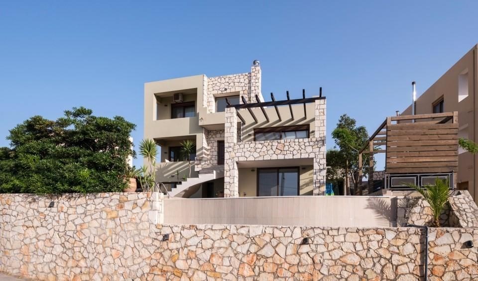 designova-vila-s-bazenem-a-sirym-vyhledem-na-more-kreta-recko