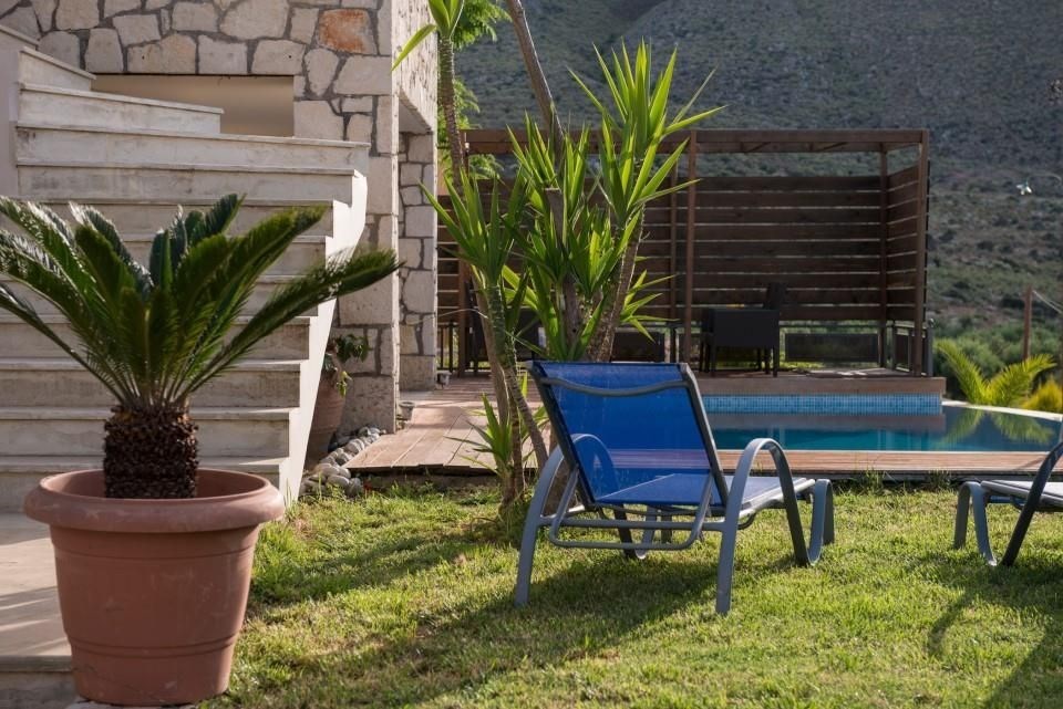 designova-vila-s-bazenem-a-sirym-vyhledem-na-more-kreta-recko