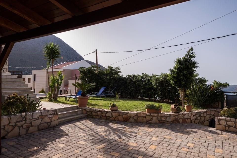 designova-vila-s-bazenem-a-sirym-vyhledem-na-more-kreta-recko