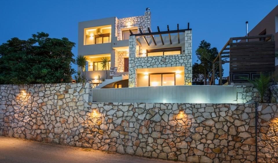 designova-vila-s-bazenem-a-sirym-vyhledem-na-more-kreta-recko