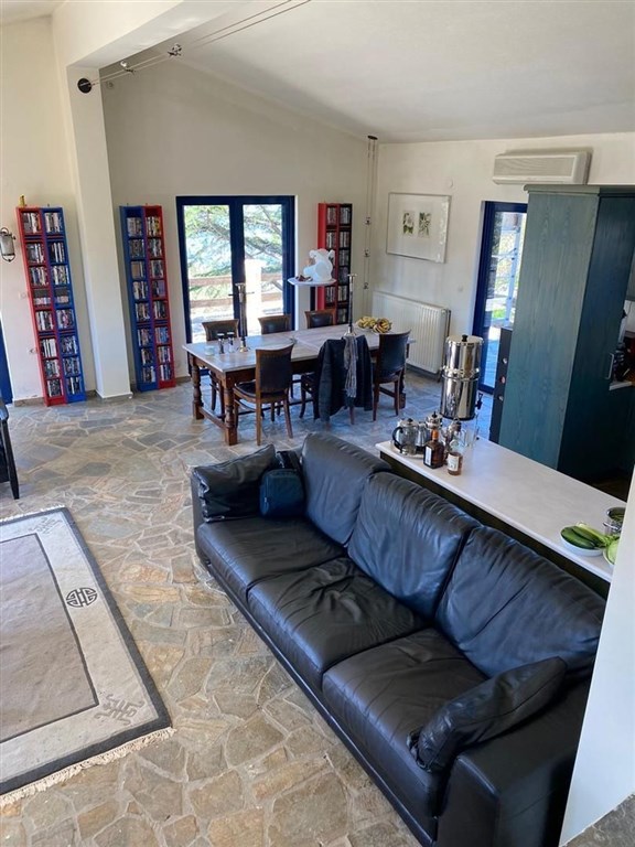 rodinny-dum-se-zahradou-a-vyhledem-na-more-kreta-recko