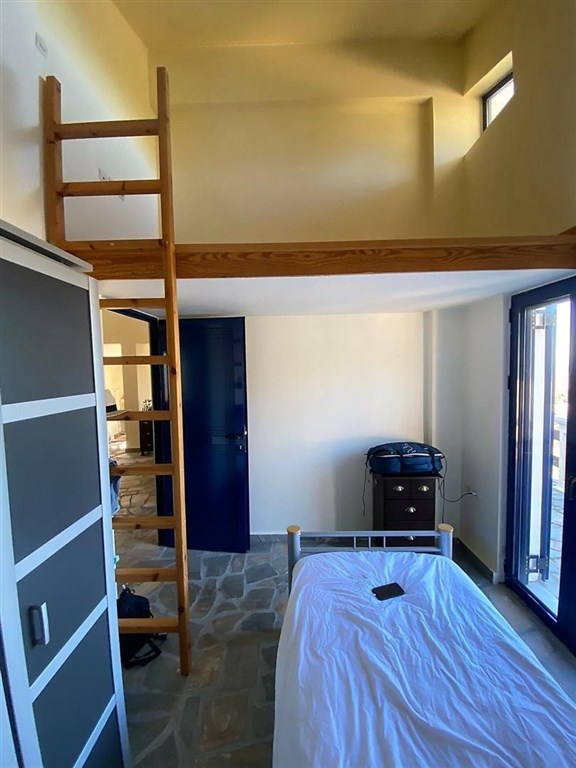 rodinny-dum-se-zahradou-a-vyhledem-na-more-kreta-recko