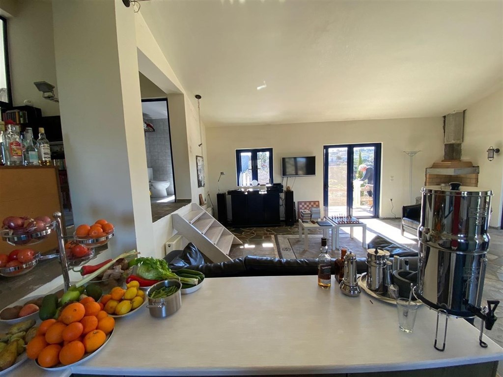 rodinny-dum-se-zahradou-a-vyhledem-na-more-kreta-recko