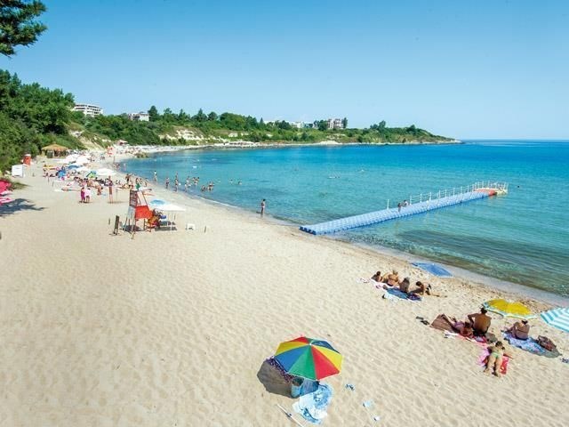 na-prodej-prostorny-apartman-v-komplexu-hermes-club-hotel-and-apartments-u-more-carevo-bulharsko