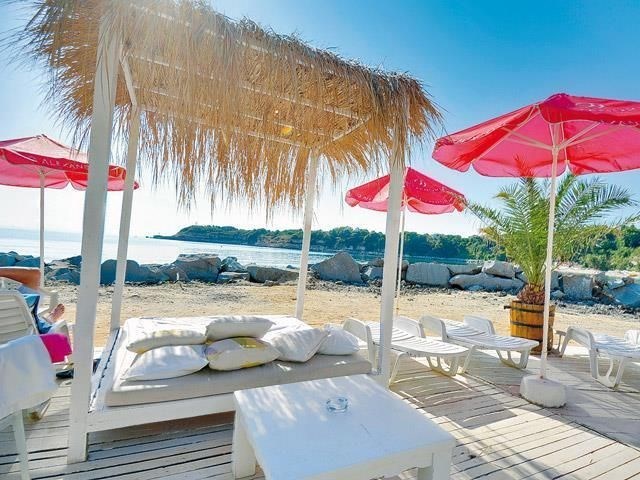 na-prodej-prostorny-apartman-v-komplexu-hermes-club-hotel-and-apartments-u-more-carevo-bulharsko