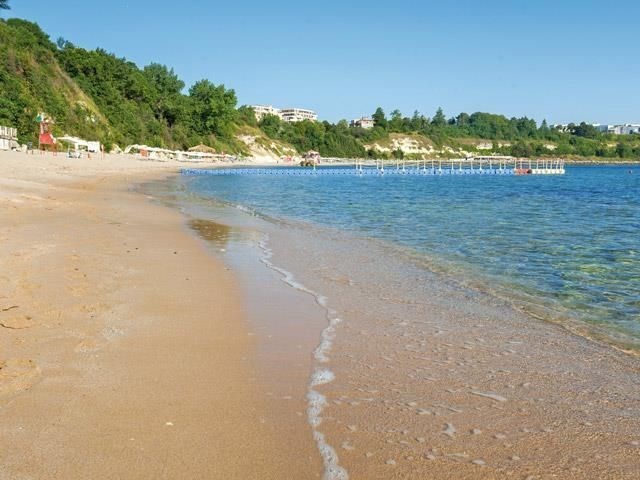 na-prodej-prostorny-apartman-v-komplexu-hermes-club-hotel-and-apartments-u-more-carevo-bulharsko