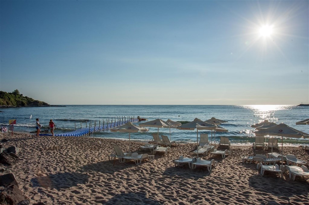 na-prodej-prostorny-apartman-v-komplexu-hermes-club-hotel-and-apartments-u-more-carevo-bulharsko