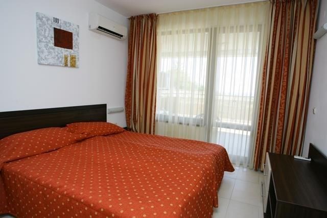 na-prodej-prostorny-apartman-v-komplexu-hermes-club-hotel-and-apartments-u-more-carevo-bulharsko