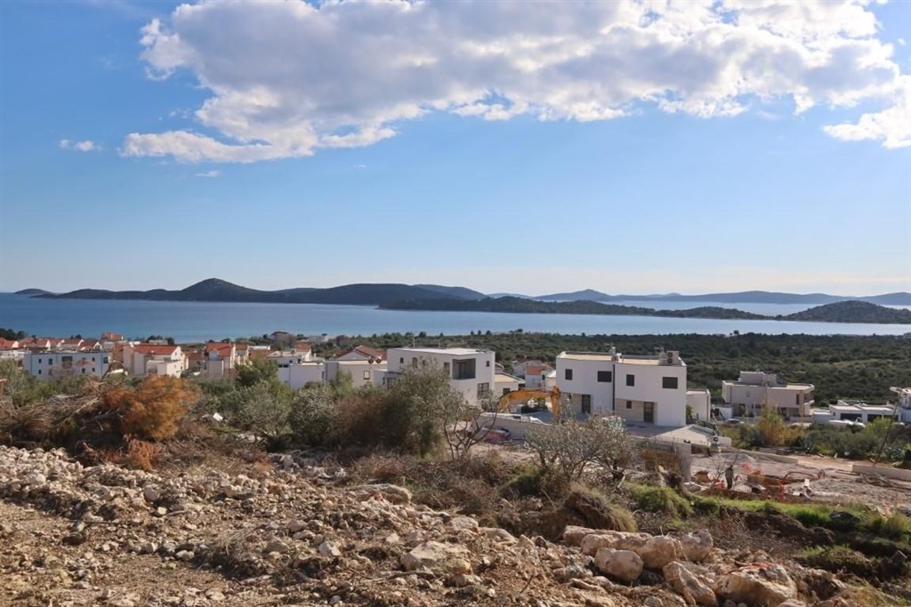 na-prodej-nova-vila-s-bazenem-a-vyhledem-na-more-vodice-chorvatsko