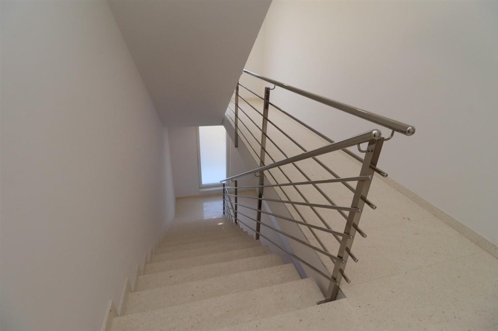 novy-apartman-s-terasou-ve-2-rade-u-more-srima-chorvatsko