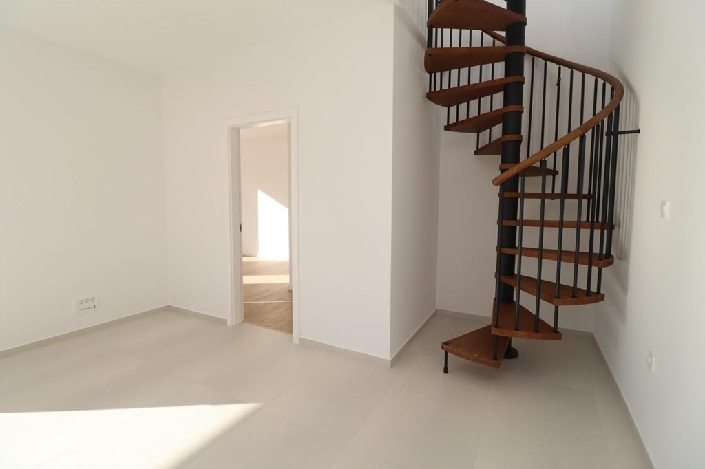 novy-apartman-s-terasou-ve-2-rade-u-more-srima-chorvatsko