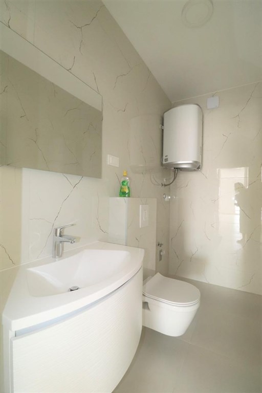 novy-apartman-s-terasou-ve-2-rade-u-more-srima-chorvatsko