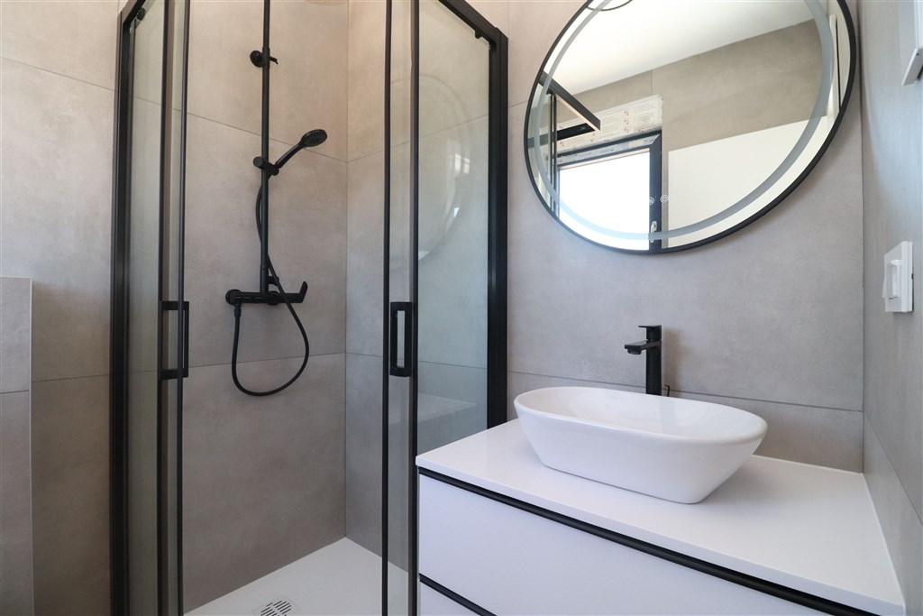 na-prodej-radovy-rodinny-dum-s-bazenem-srima-chorvatsko