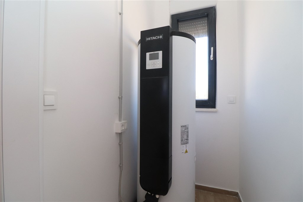 na-prodej-radovy-rodinny-dum-s-bazenem-srima-chorvatsko