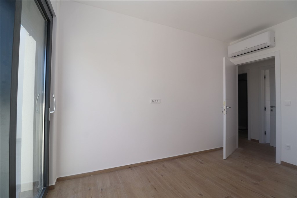 na-prodej-radovy-rodinny-dum-s-bazenem-srima-chorvatsko