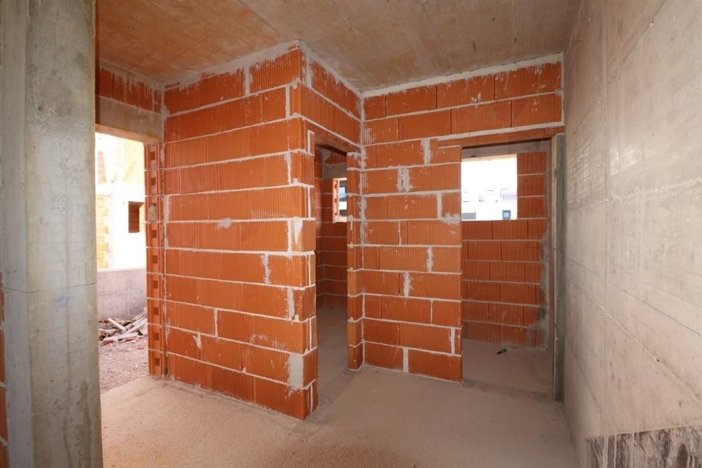 na-prodej-radovy-rodinny-dum-se-zahradou-vodice-chorvatsko