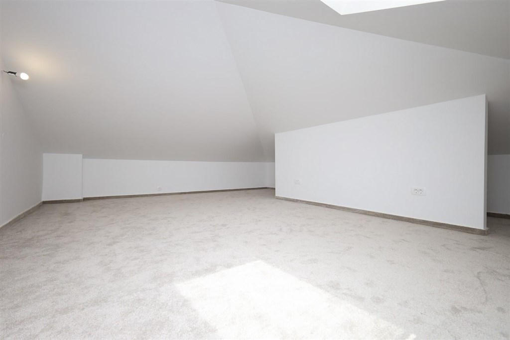 na-prodej-dvoupodlazni-apartman-pobliz-more-vodice-chorvatsko