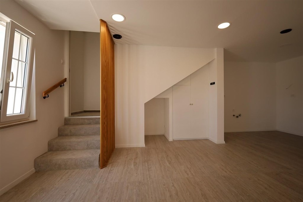 na-prodej-dvoupodlazni-apartman-pobliz-more-vodice-chorvatsko