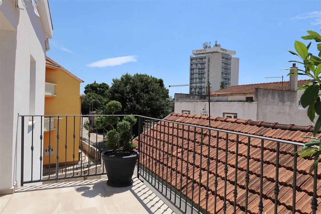 na-prodej-dvoupodlazni-apartman-pobliz-more-vodice-chorvatsko