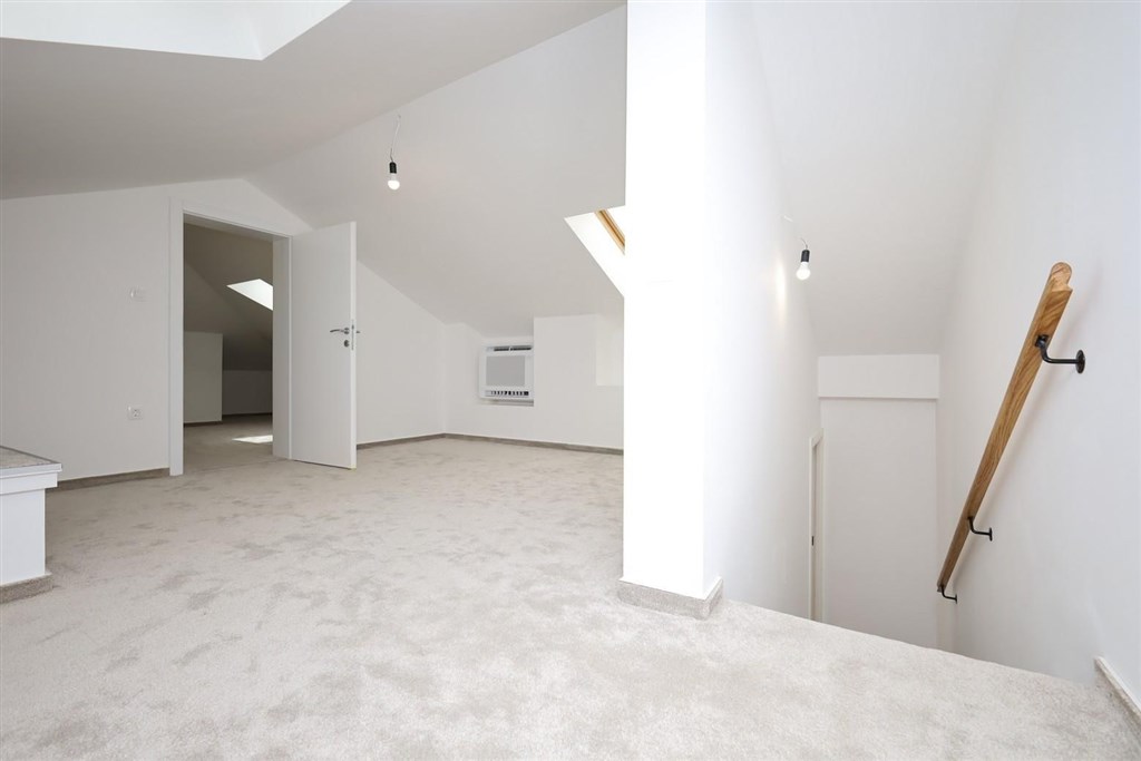 na-prodej-dvoupodlazni-apartman-pobliz-more-vodice-chorvatsko