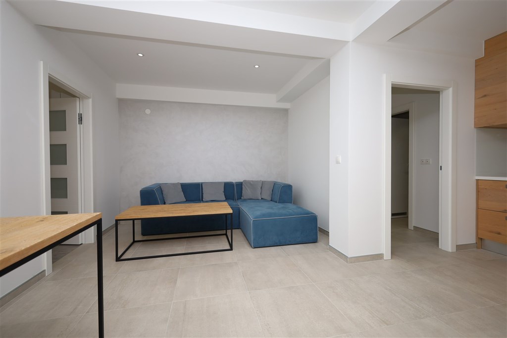 na-prodej-zrenovovany-apartman-s-2-loznicemi-vodice-chorvatsko