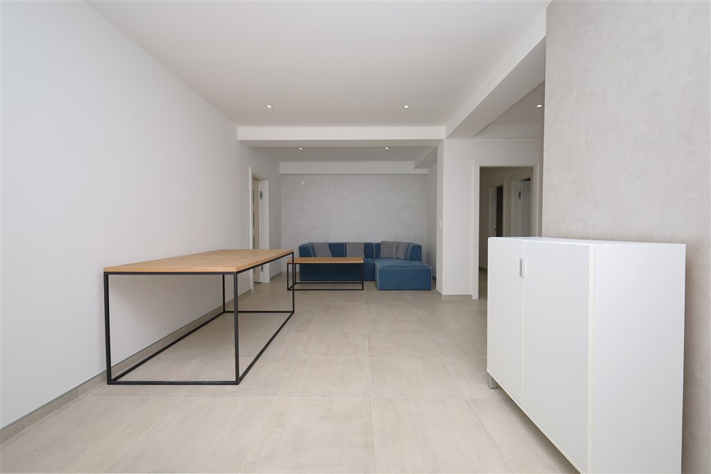 na-prodej-zrenovovany-apartman-s-2-loznicemi-vodice-chorvatsko