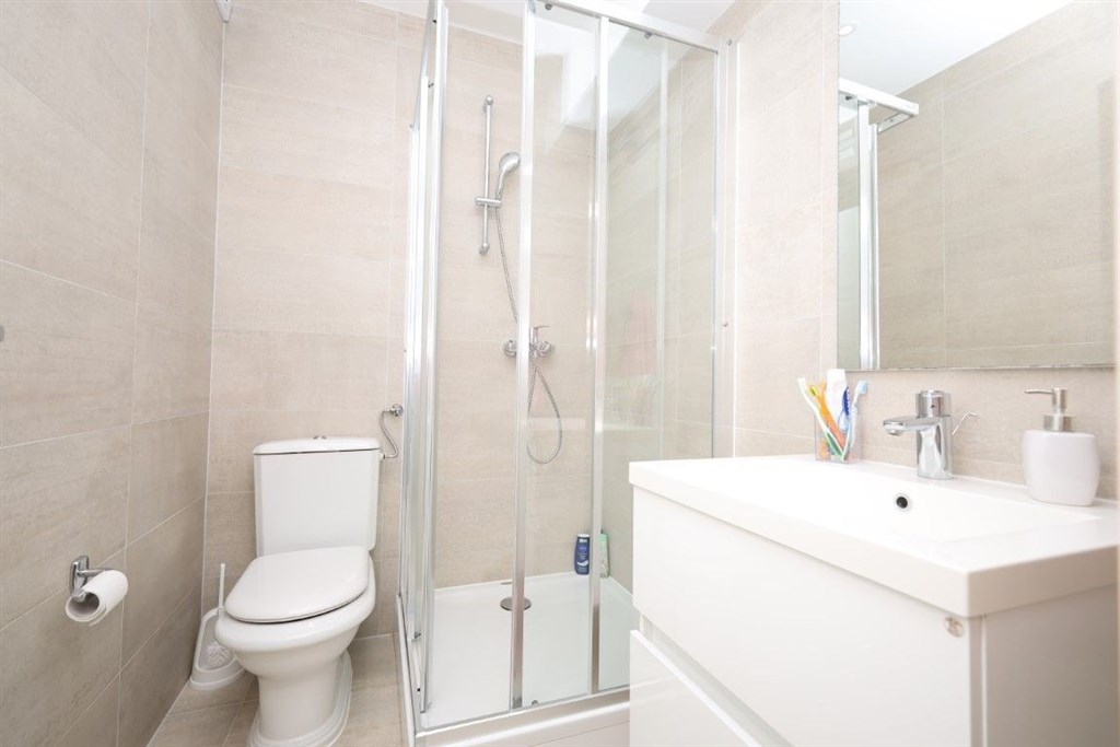 na-prodej-zrenovovany-apartman-s-2-loznicemi-vodice-chorvatsko