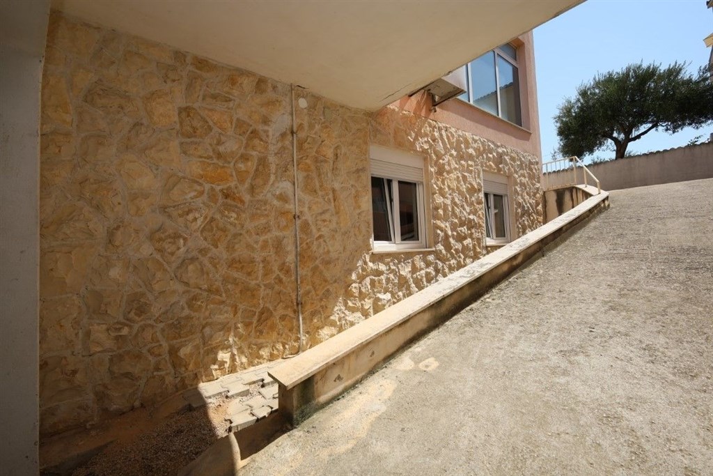 na-prodej-zrenovovany-apartman-s-2-loznicemi-vodice-chorvatsko