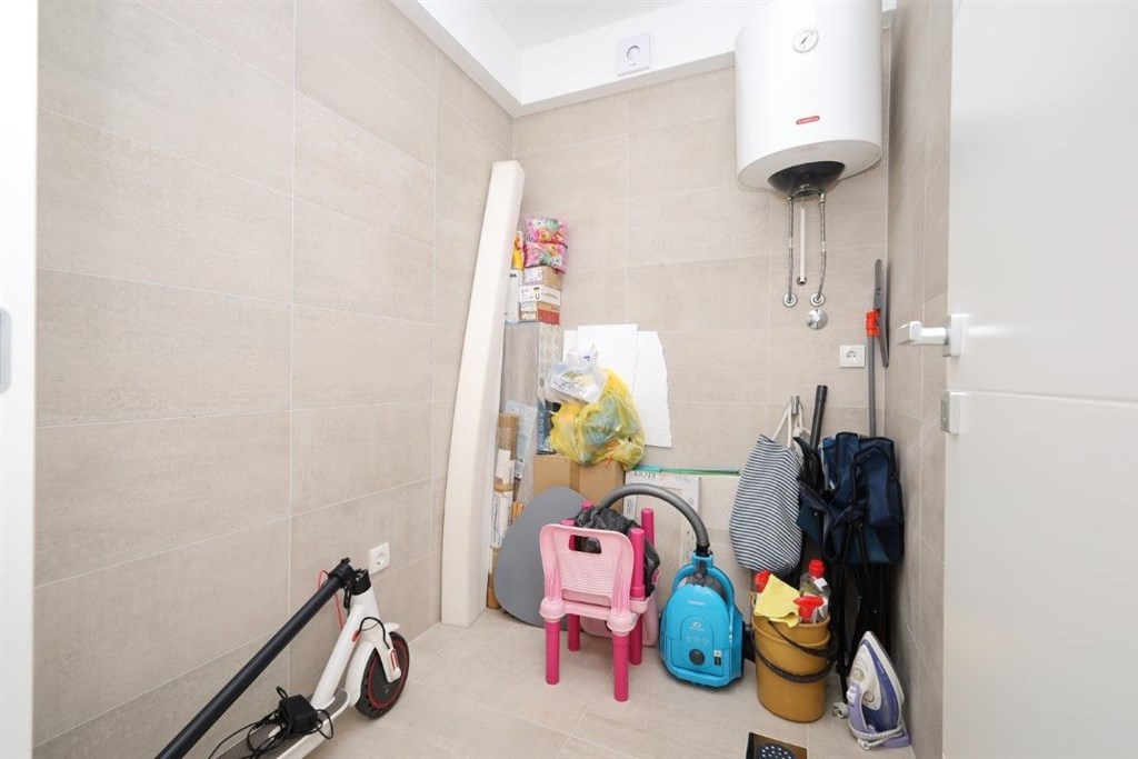 na-prodej-zrenovovany-apartman-s-2-loznicemi-vodice-chorvatsko
